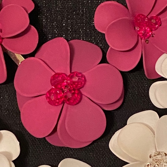 Two Floral gold tone Necklaces: fuchsia and white - Picture 3 of 11